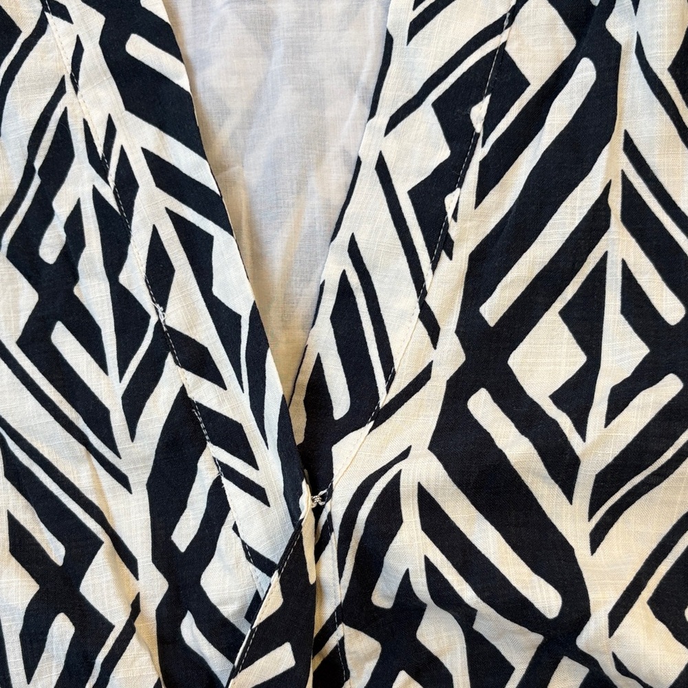 Banana Republic Black and Cream Cropped Geometric Top Medium - Picture 15 of 15